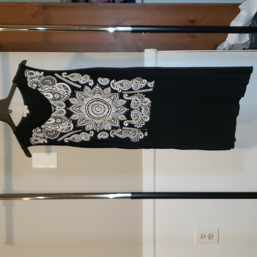 Long tunic top size xl black and white